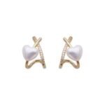 Stylish Minimalist Pearl Heart Earrings - Image 3