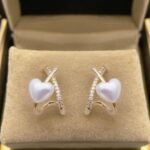 Stylish Minimalist Pearl Heart Earrings - Image 2