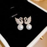 ZJE-911 Swan Pearl Earrings - Golden - Image 5